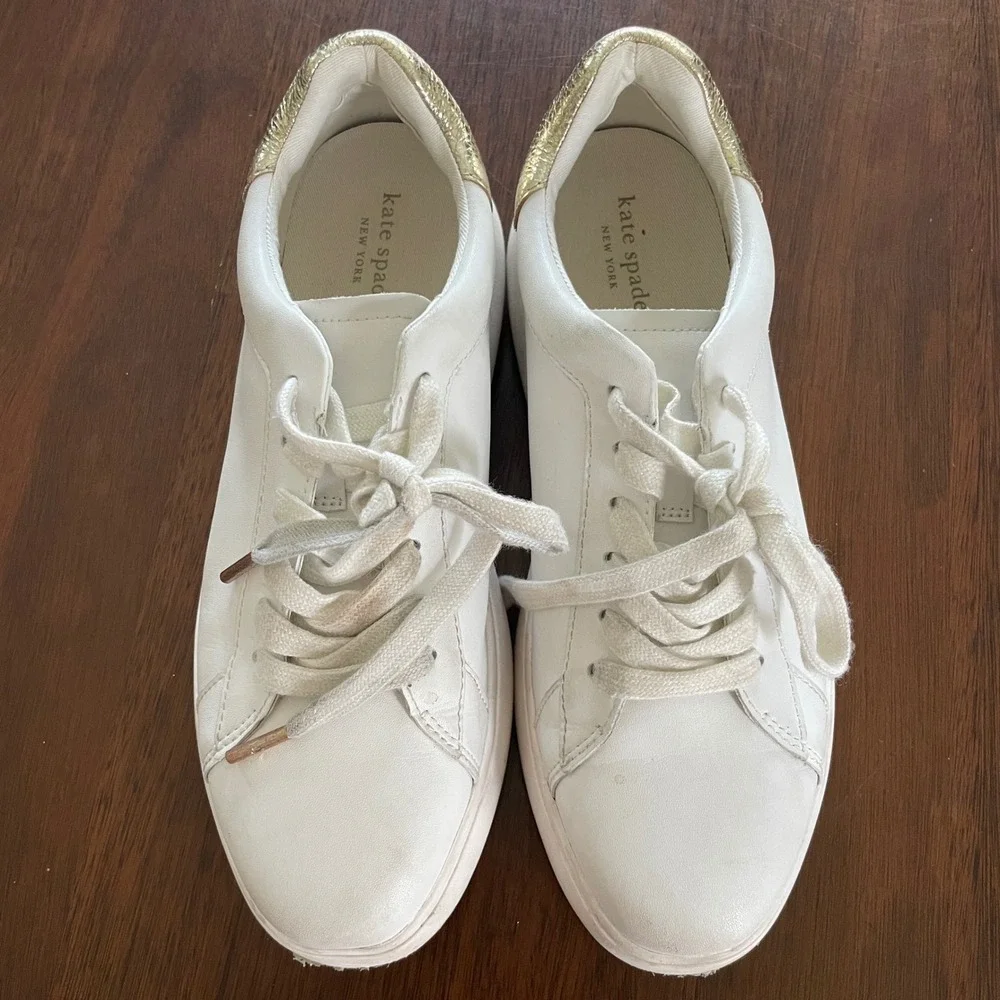 Kate Spade Lift Sneaker Womens 8B White Gold Leather Platform Casual Preppy